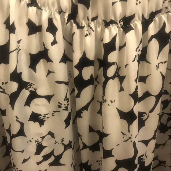 Black and White Silky Lightweight Top Plus Size - Picture 2 of 4